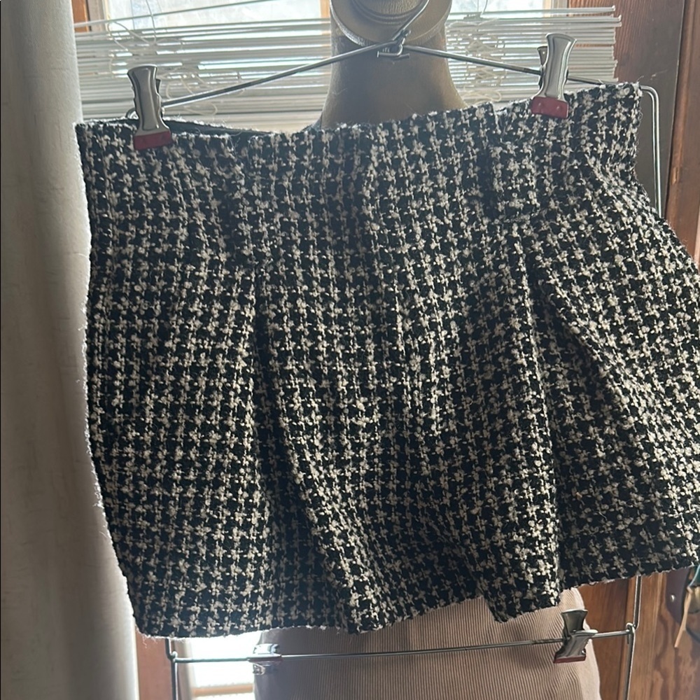 L'AGENCE Black and White Houndstooth Mini Shorts - Picture 2 of 10